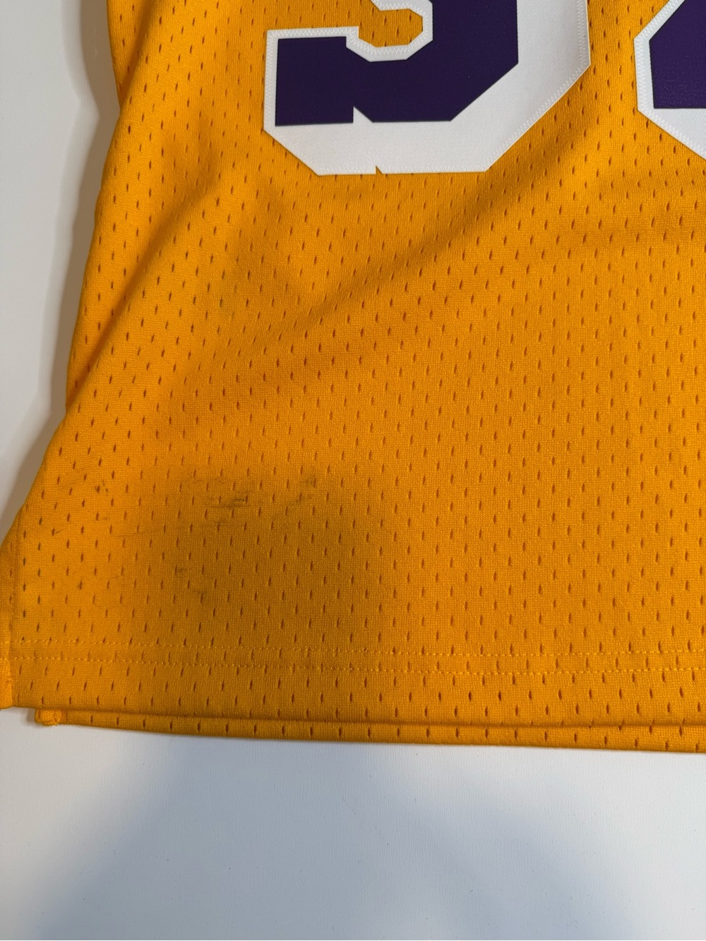 Mitchell & Ness Hardwood Classics Magic Johnson #32 Lakers Jersey - Picture 4 of 9